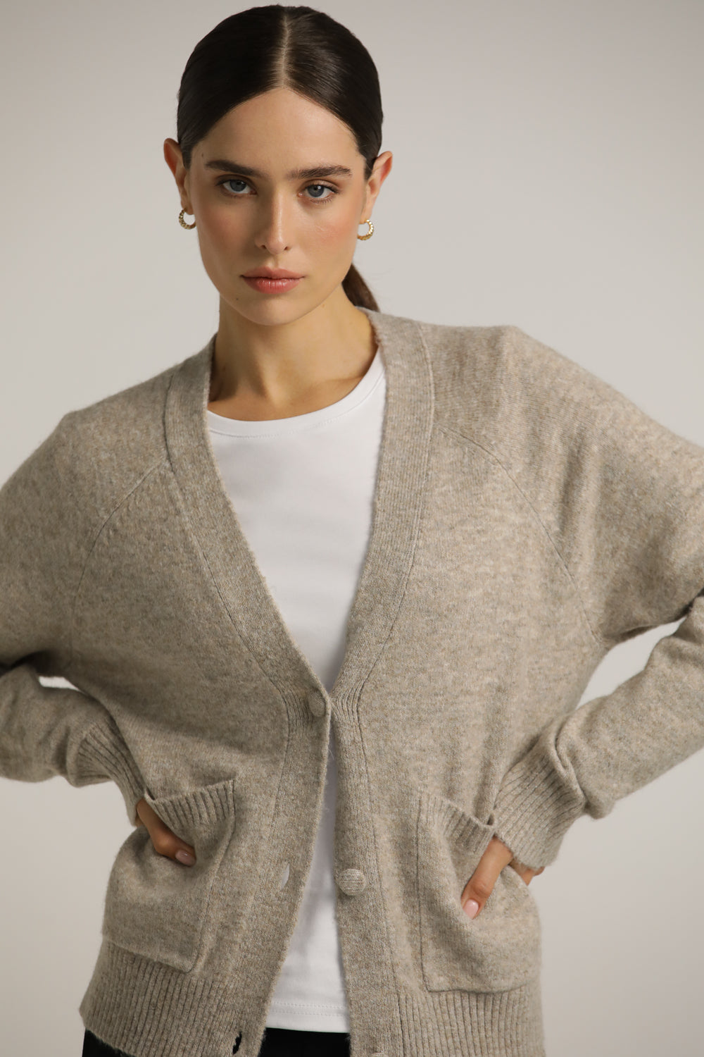 קרדיגן במרקם צמרי עם מפתח וי | קנת קול