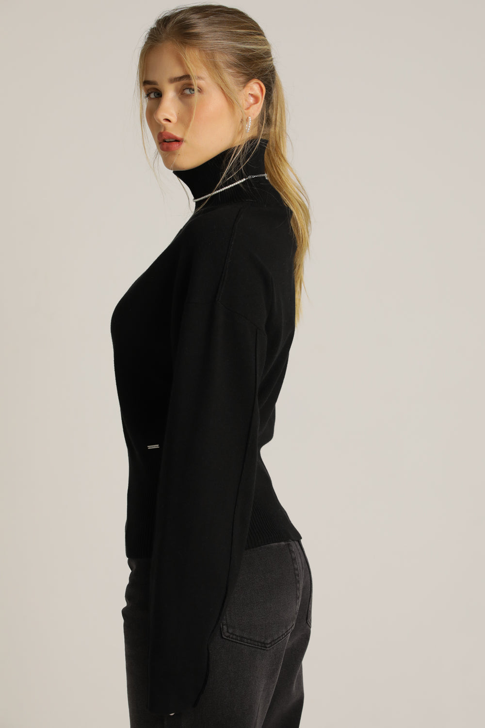 סריג גולף בגזרה קצרה עם שרוולים ארוכים | קנת קול