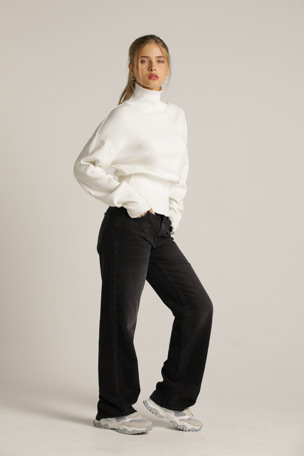 סריג גולף בגזרה קצרה עם שרוולים ארוכים | קנת קול