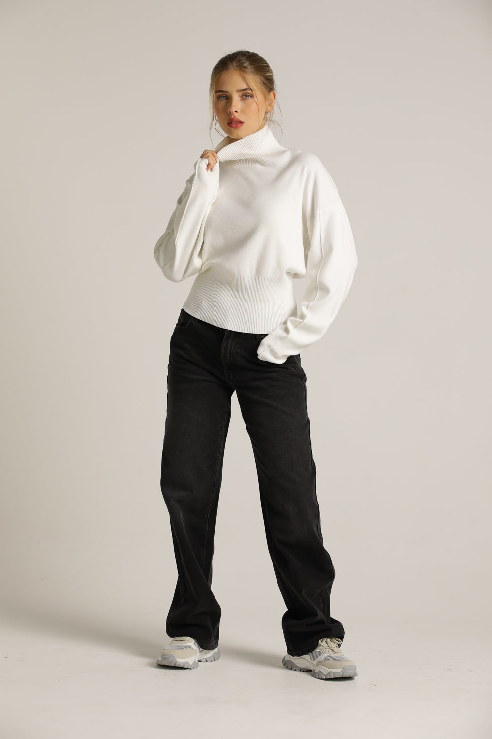 סריג גולף בגזרה קצרה עם שרוולים ארוכים | קנת קול