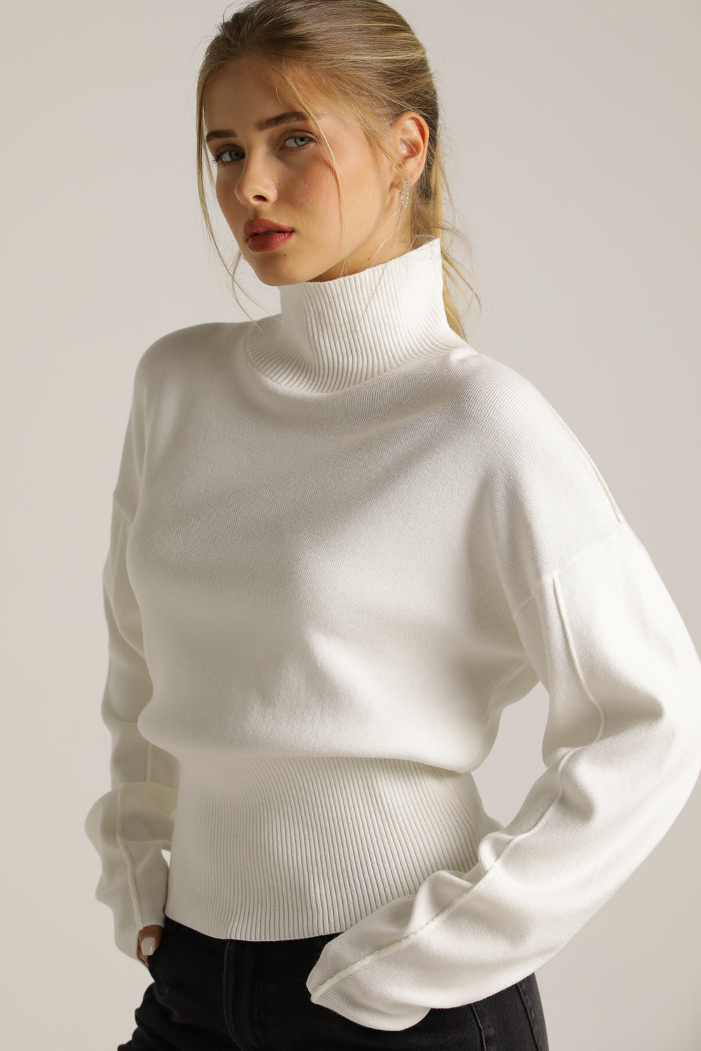 סריג גולף בגזרה קצרה עם שרוולים ארוכים | קנת קול