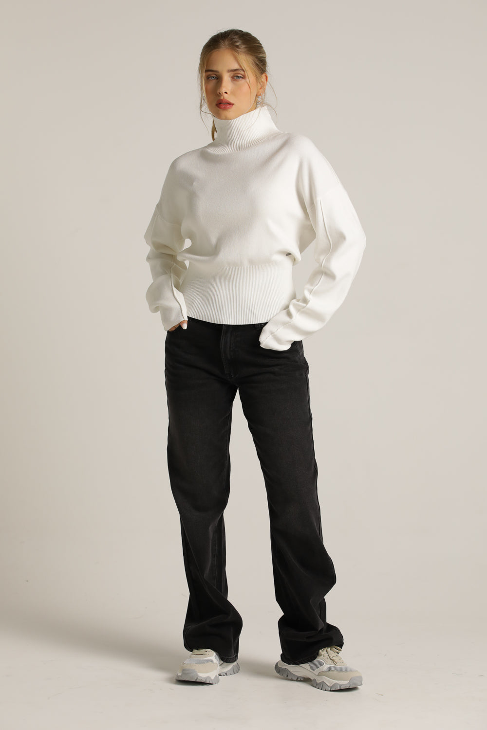 סריג גולף בגזרה קצרה עם שרוולים ארוכים | קנת קול