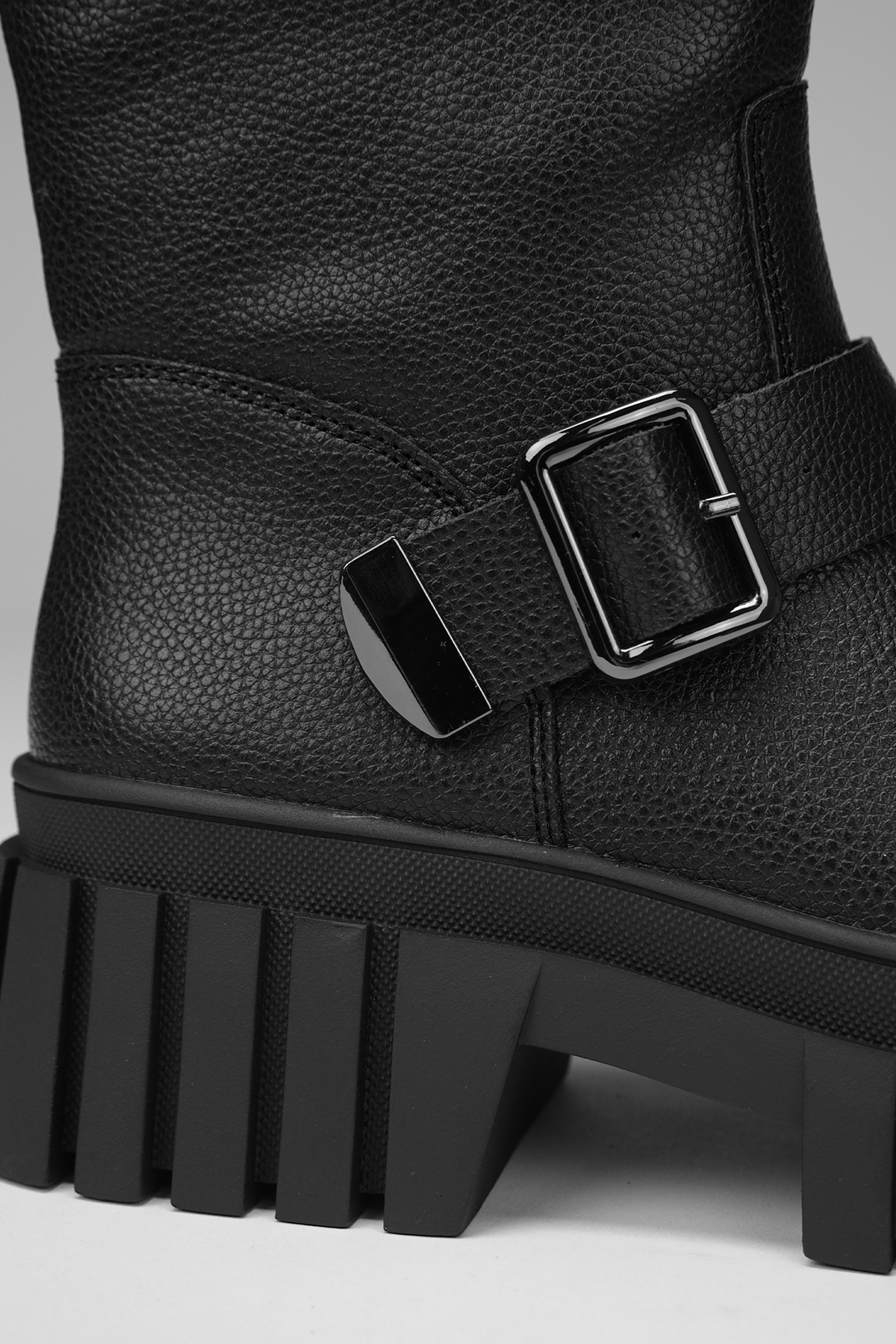 מגפיים גבוהים עם סוליית טרקטור | קנת קול