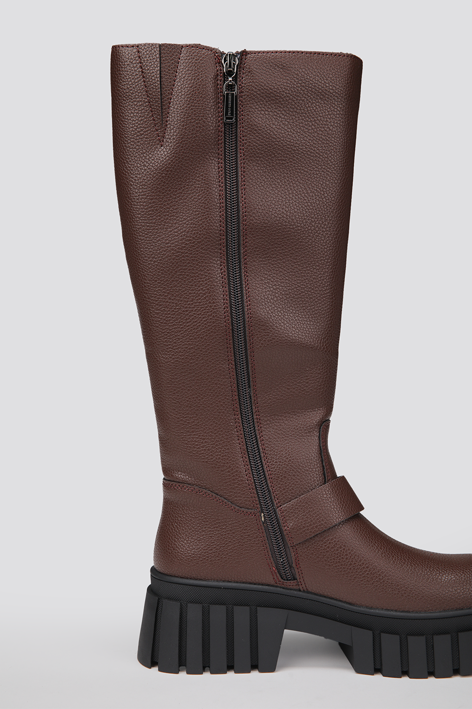 מגפיים גבוהים עם סוליית טרקטור | קנת קול