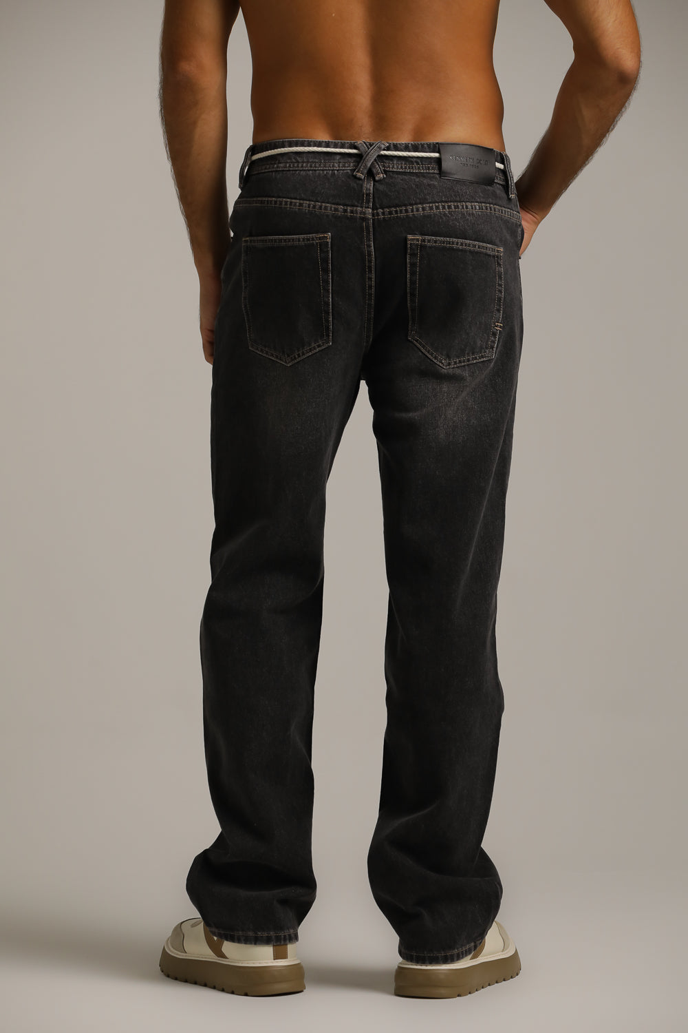 ג'ינס במראה שטוף בגזרה רחבה | קנת קול