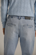  מכנסי ג'ינס במראה שטוף ובגזרת סלים | קנת קול