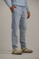  מכנסי ג'ינס במראה שטוף ובגזרת סלים | קנת קול