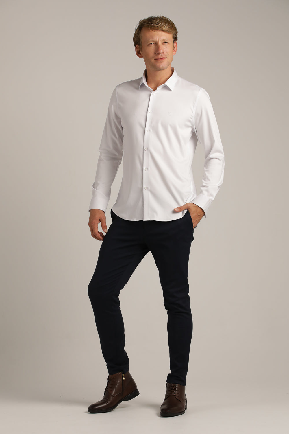 חולצה מכופתרת בגזרת סלים | קנת קול