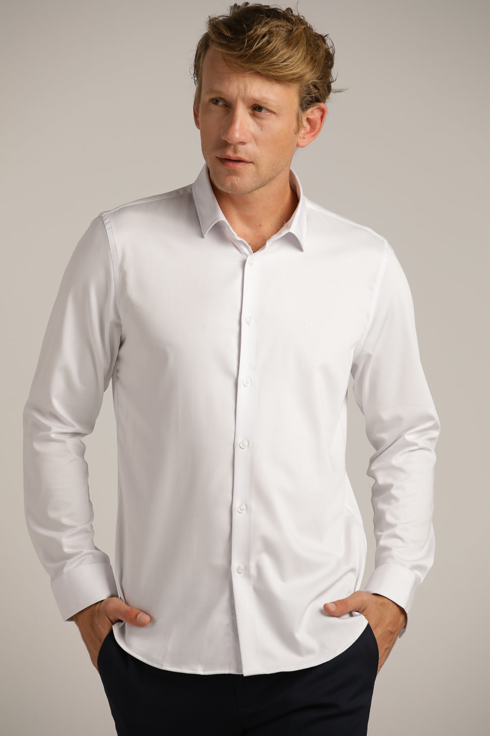 חולצה מכופתרת בגזרת סלים | קנת קול