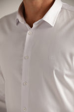 חולצה מכופתרת בגזרת סלים | קנת קול