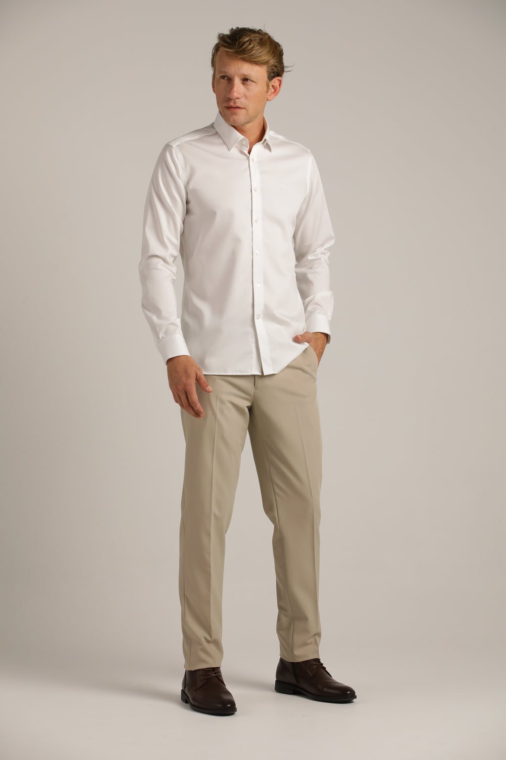 מכנסיים ארוכים בגזרה מחויטת | קנת קול