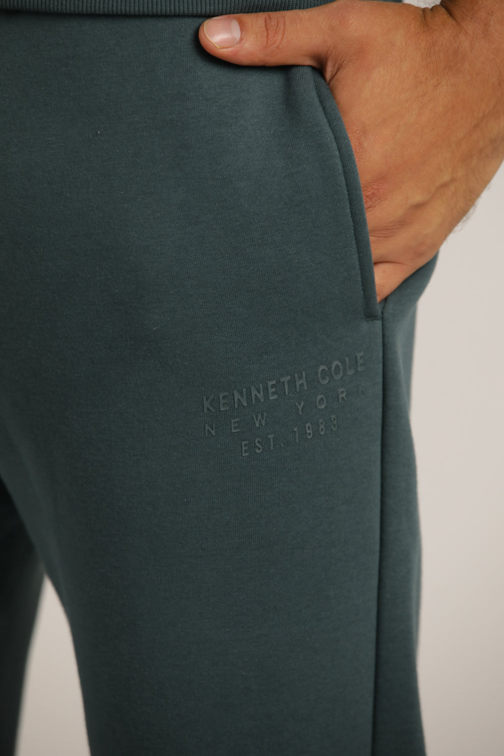 מכנסי ג'וגר ארוכים עם הדפס לוגו | קנת קול