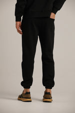 מכנסיים ארוכים עם הדפס לוגו לגברים | קנת קול