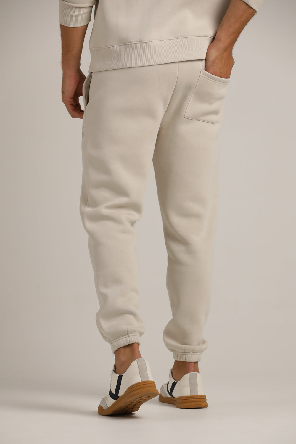 מכנסיים ארוכים עם הדפס לוגו לגברים | קנת קול