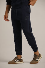 מכנסיים ארוכים עם הדפס לוגו לגברים | קנת קול