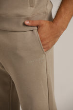 מכנסי טרנינג בגזרה ישרה | קנת קול