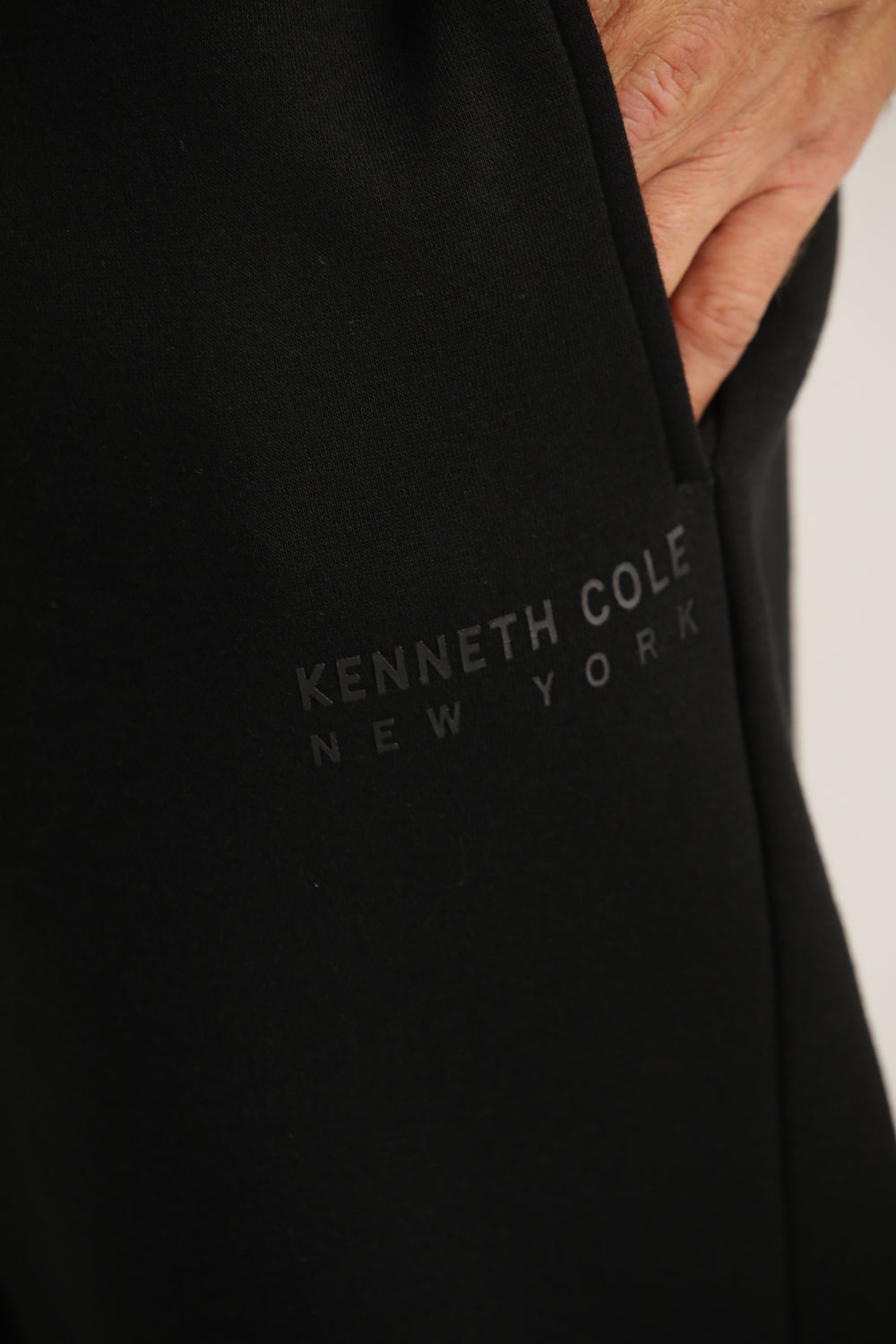 מכנסי טרנינג בגזרה ישרה | קנת קול