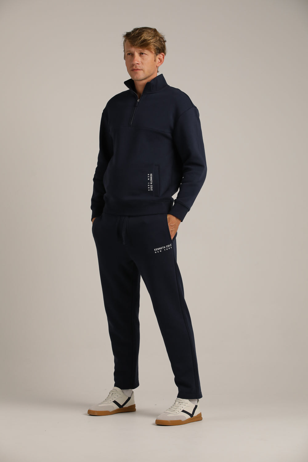 מכנסי טרנינג בגזרה ישרה | קנת קול