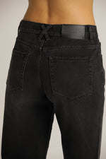 מכנסי ג'ינס בגזרת סטרייט | קנת קול