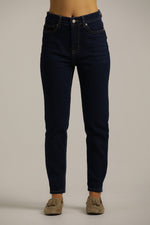 מכנסי ג'ינס בגזרת סלים | קנת קול