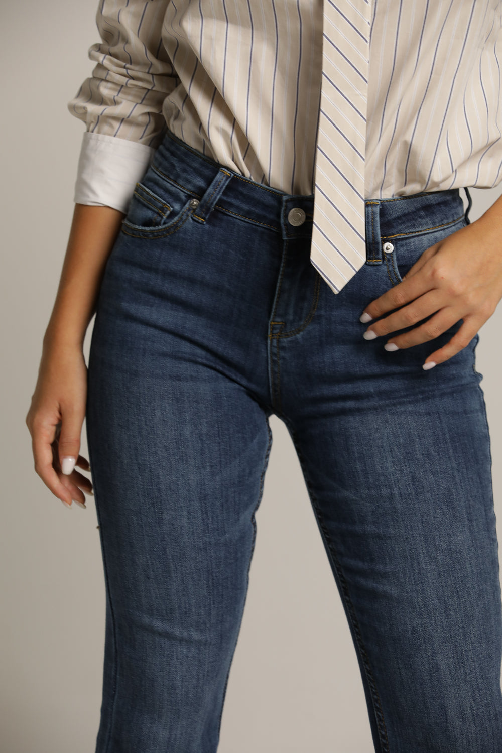 מכנסי ג'ינס בגזרת בוטקאט | קנת קול