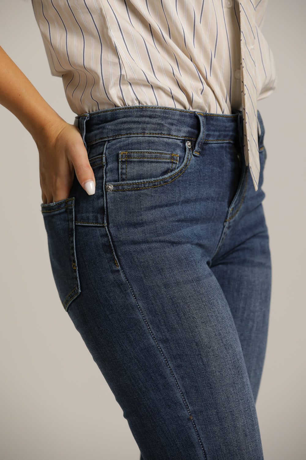 מכנסי ג'ינס בגזרת בוטקאט | קנת קול