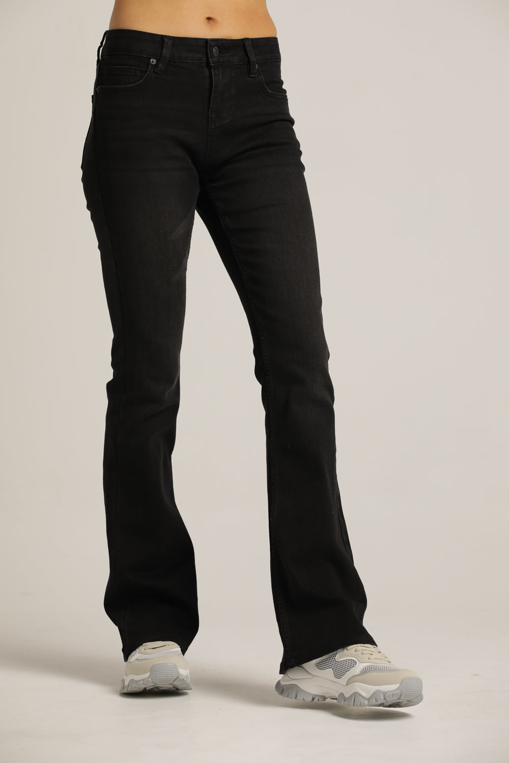 מכנסי ג'ינס בגזרת בוטקאט | קנת קול