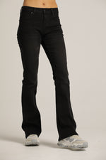 מכנסי ג'ינס בגזרת בוטקאט | קנת קול