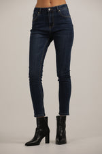 מכנסי ג'ינס בגזרת סקיני | קנת קול