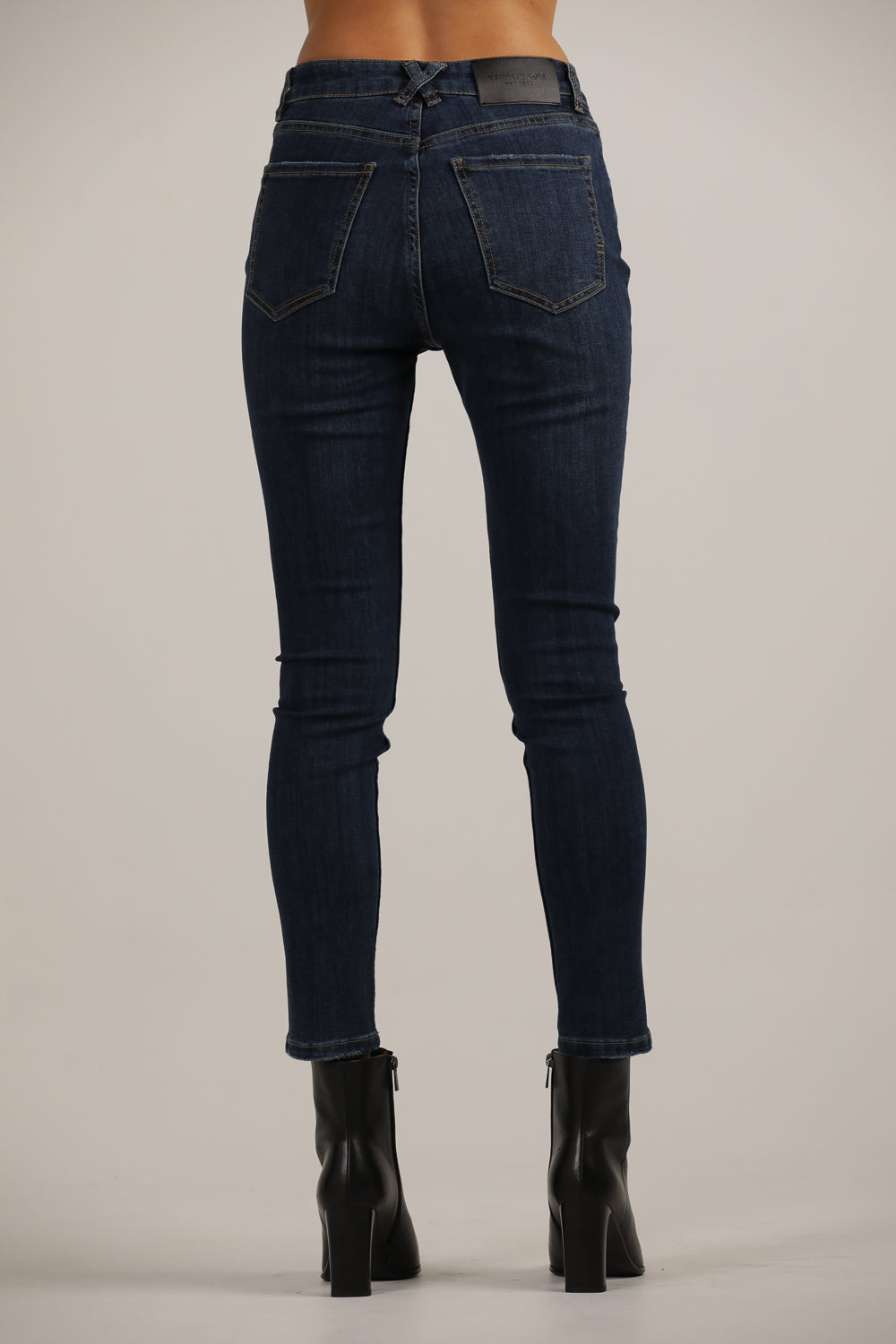 מכנסי ג'ינס בגזרת סקיני | קנת קול