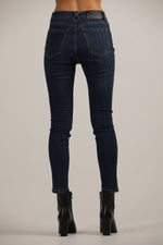 מכנסי ג'ינס בגזרת סקיני | קנת קול