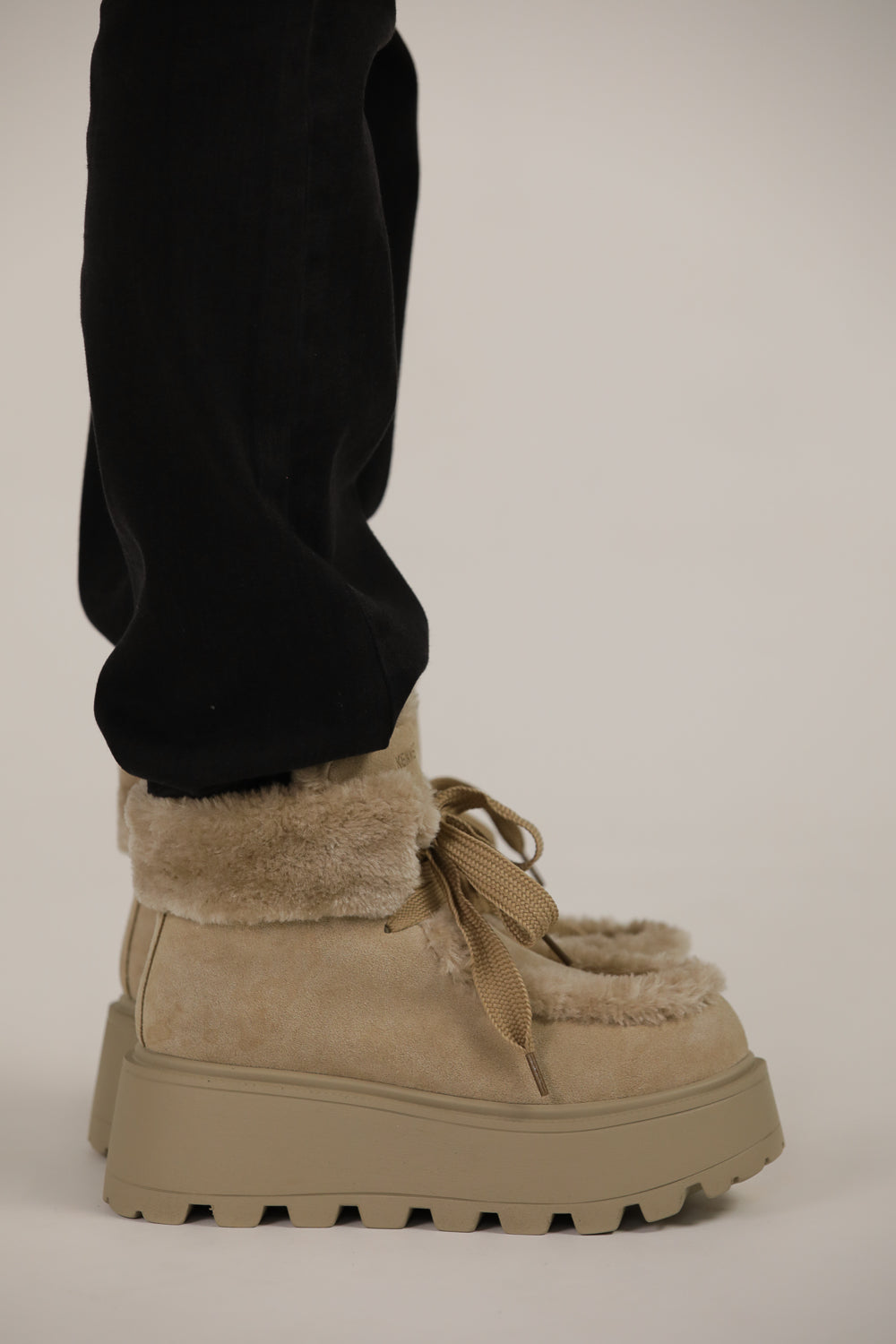 מגפוני פלטפורמה לנשים | קנת קול