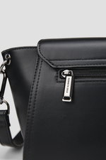 תיק צד אלגנטי עם רצועה מתכווננת | קנת קול 