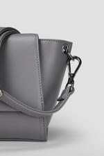 תיק צד אלגנטי עם רצועה מתכווננת | קנת קול 