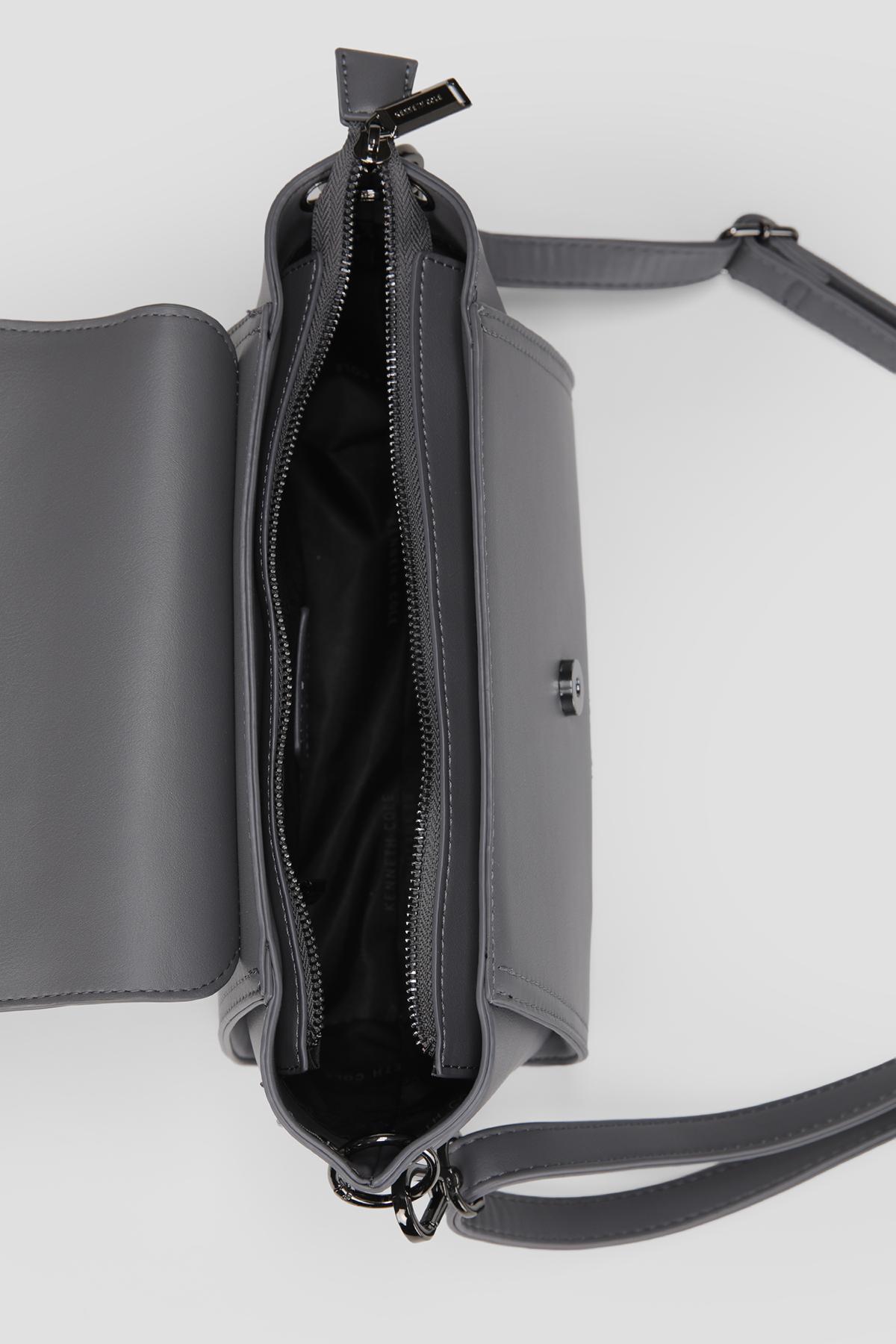 תיק צד אלגנטי עם רצועה מתכווננת | קנת קול 