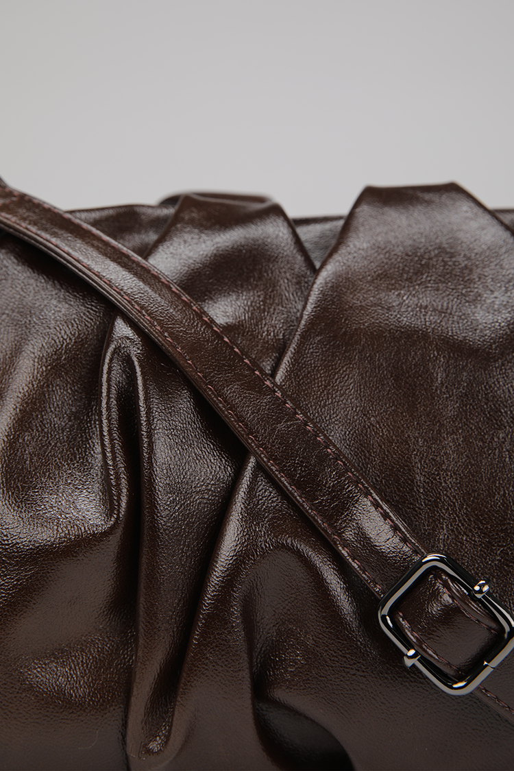 תיק צד אלגנטי בעיצוב כיווצים | קנת קול