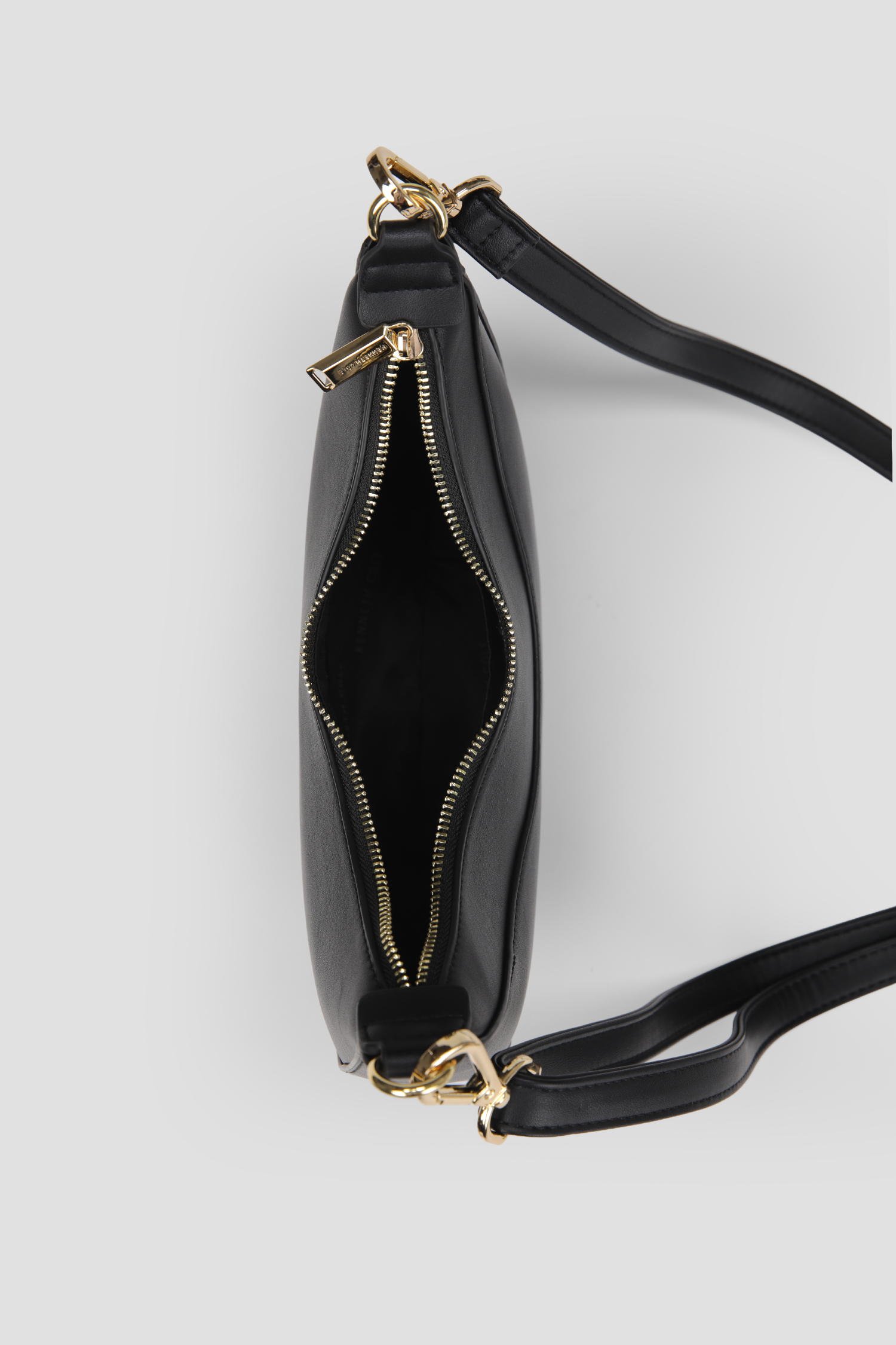 תיק צד בצורת חצי ירח | קנת קול 