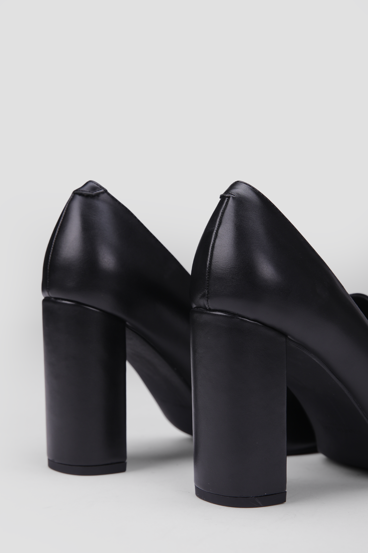 נעלי עקב במראה אלגנטי | קנת קול