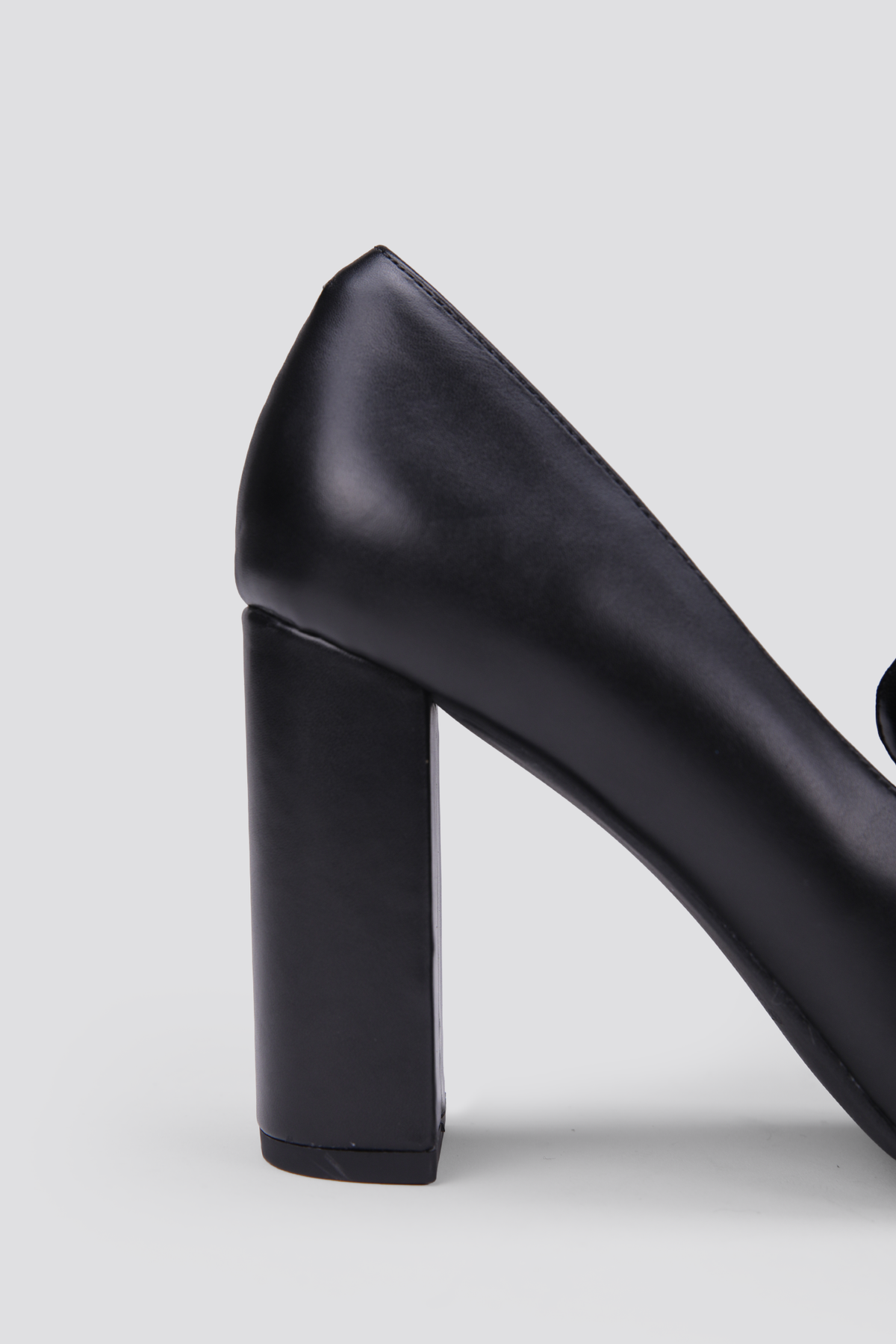 נעלי עקב במראה אלגנטי | קנת קול