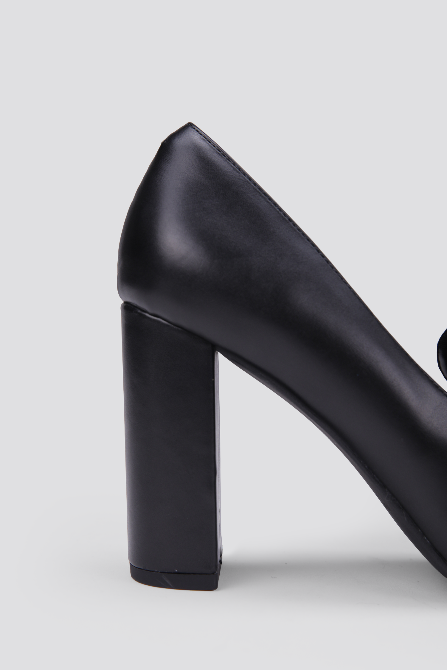 נעלי עקב במראה אלגנטי | קנת קול