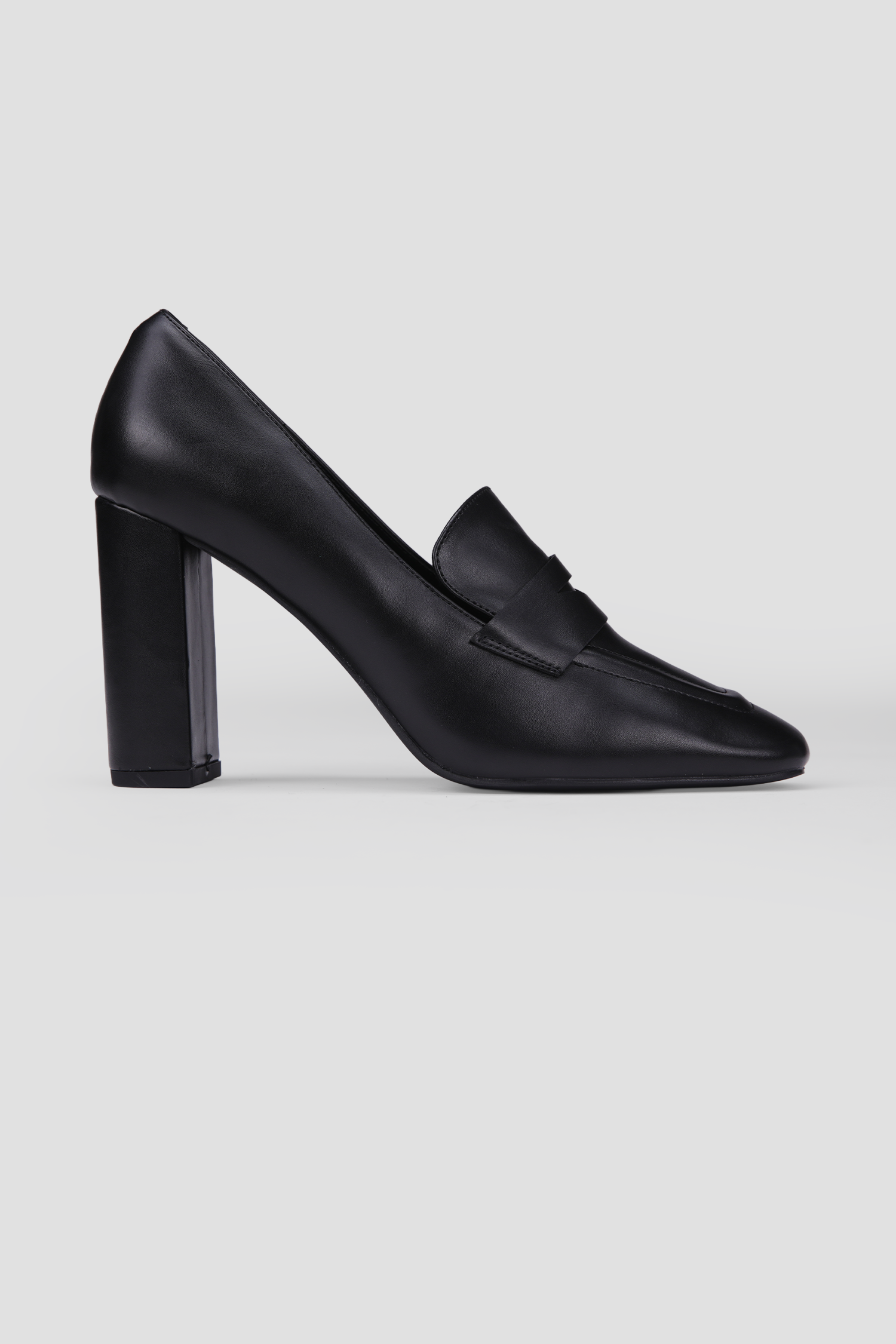 נעלי עקב במראה אלגנטי | קנת קול