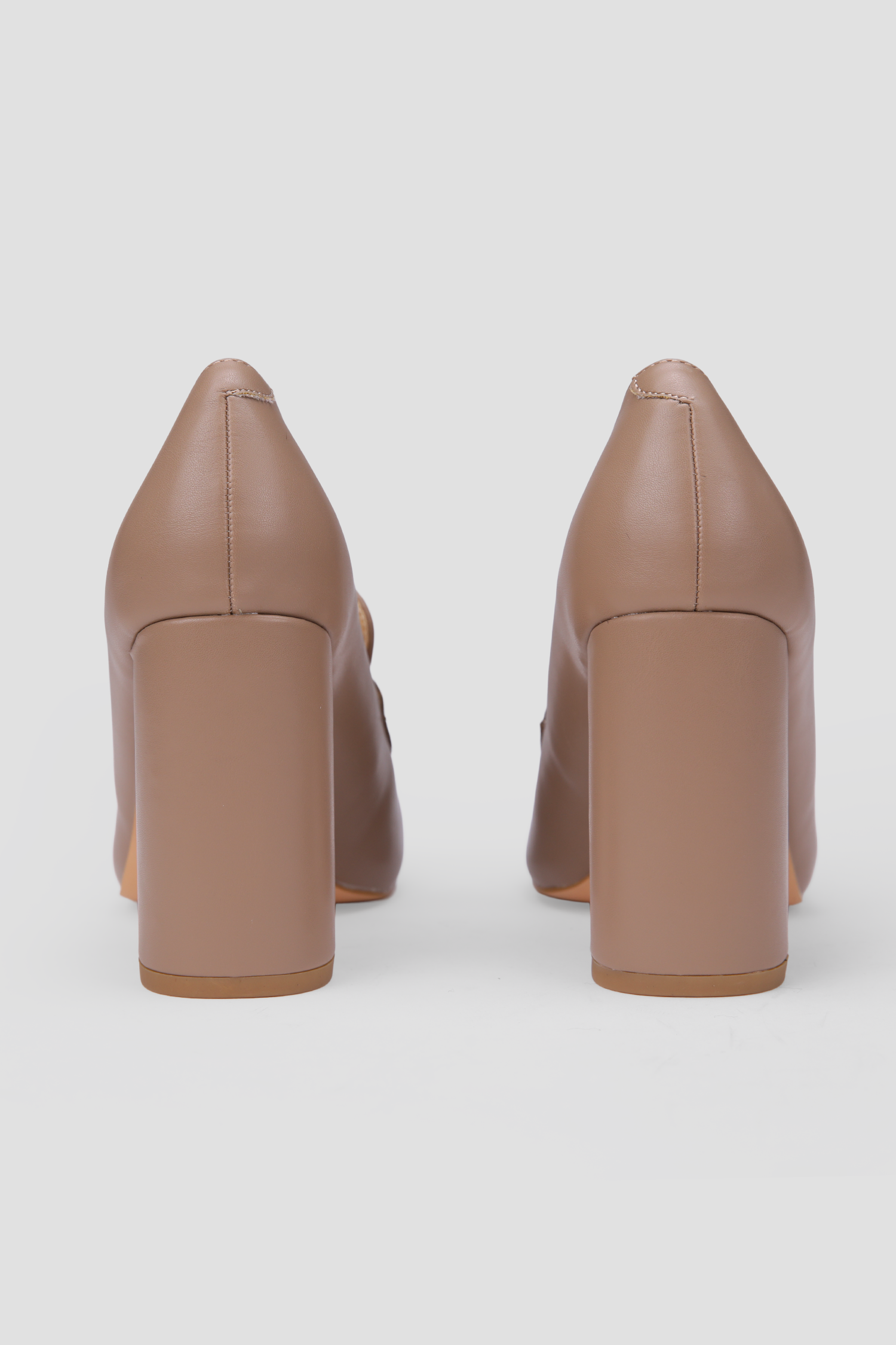 נעלי עקב במראה אלגנטי | קנת קול