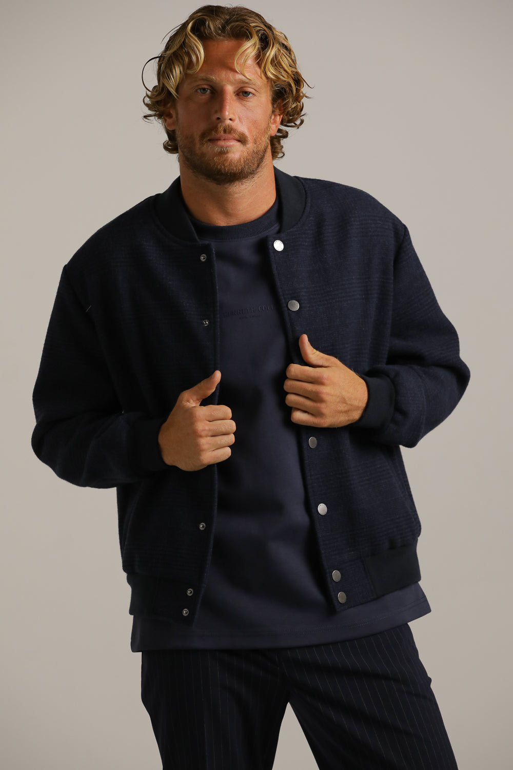 ג'קט בומבר צמרי עם לוגו רקום | קנת קול