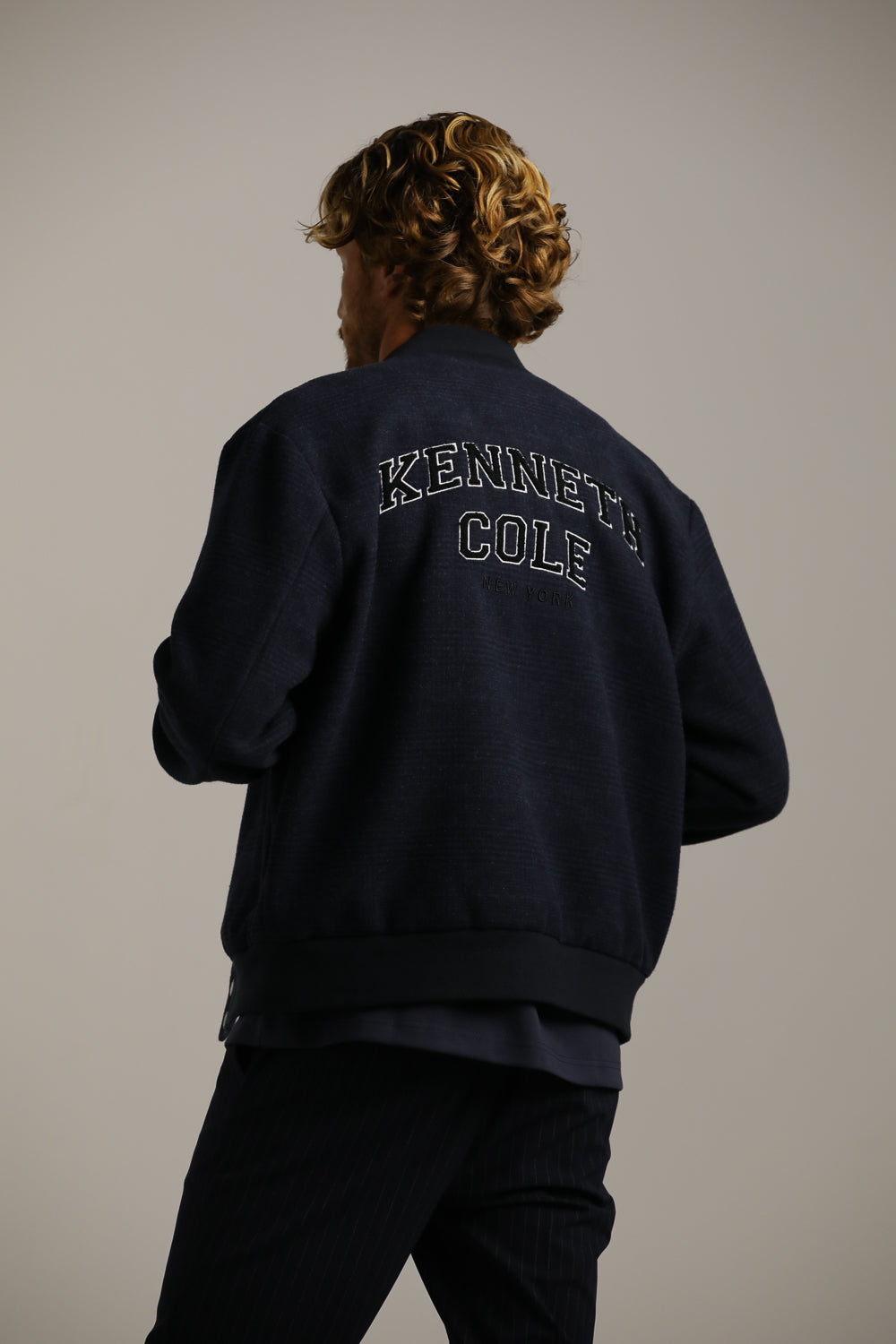 ג'קט בומבר צמרי עם לוגו רקום | קנת קול