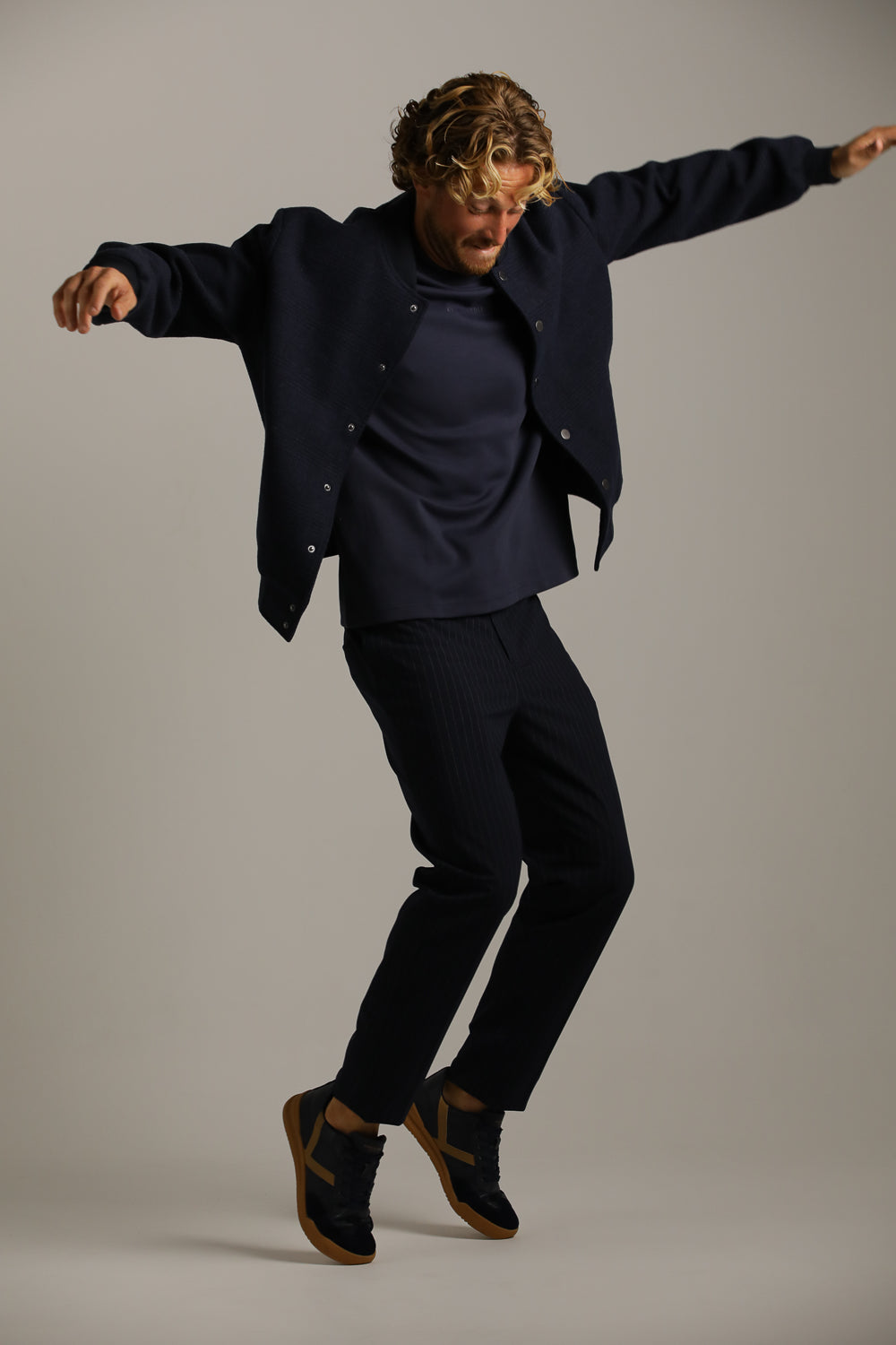 ג'קט בומבר צמרי עם לוגו רקום | קנת קול