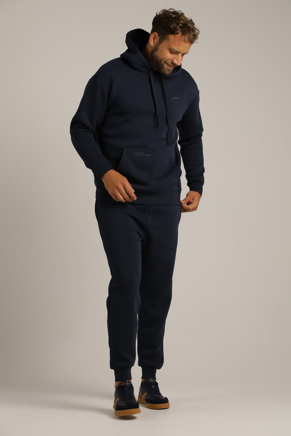 מכנסי טרנינג עם סיומת גומי | קנת קול