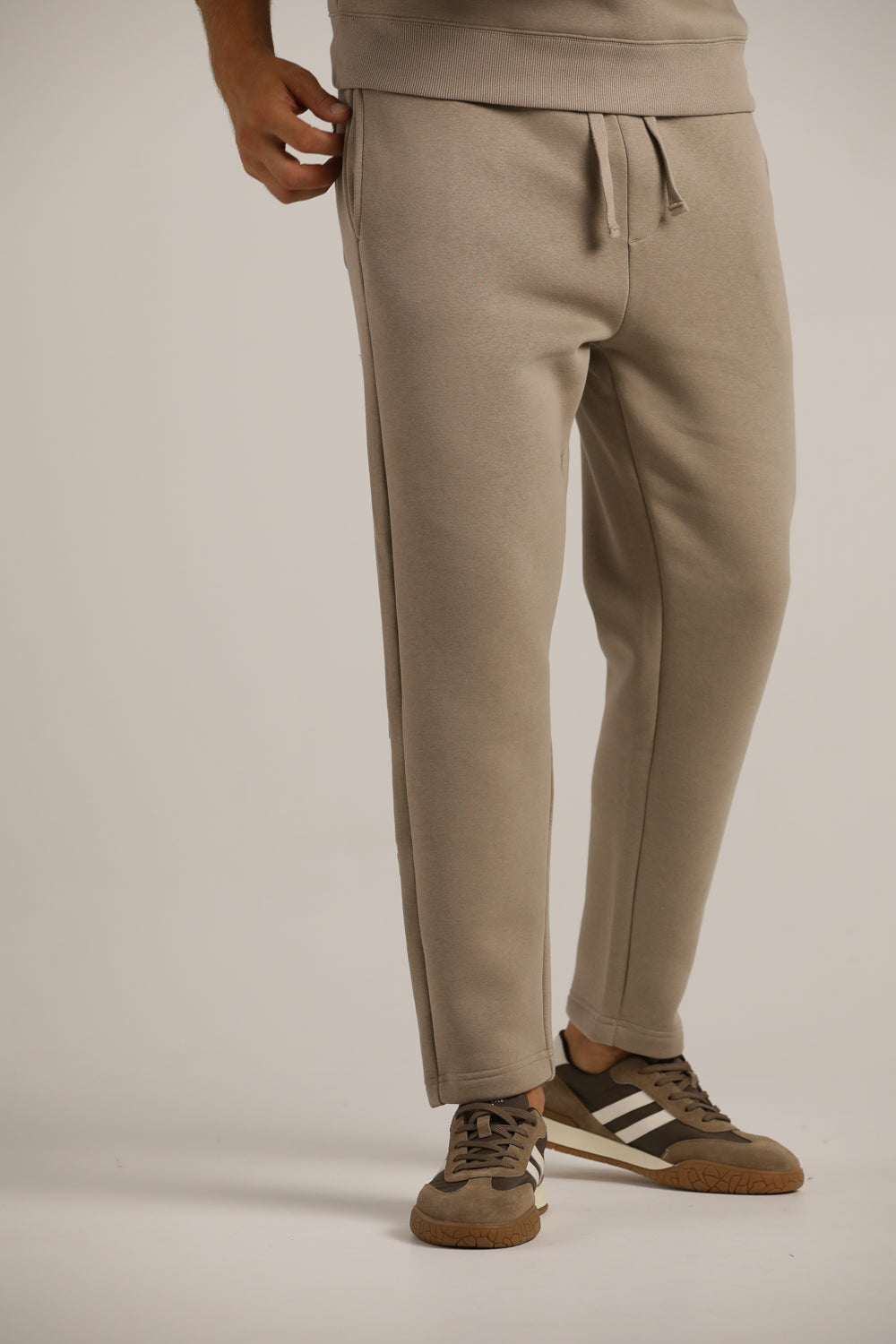 מכנסי טרנינג בגזרה ישרה | קנת קול