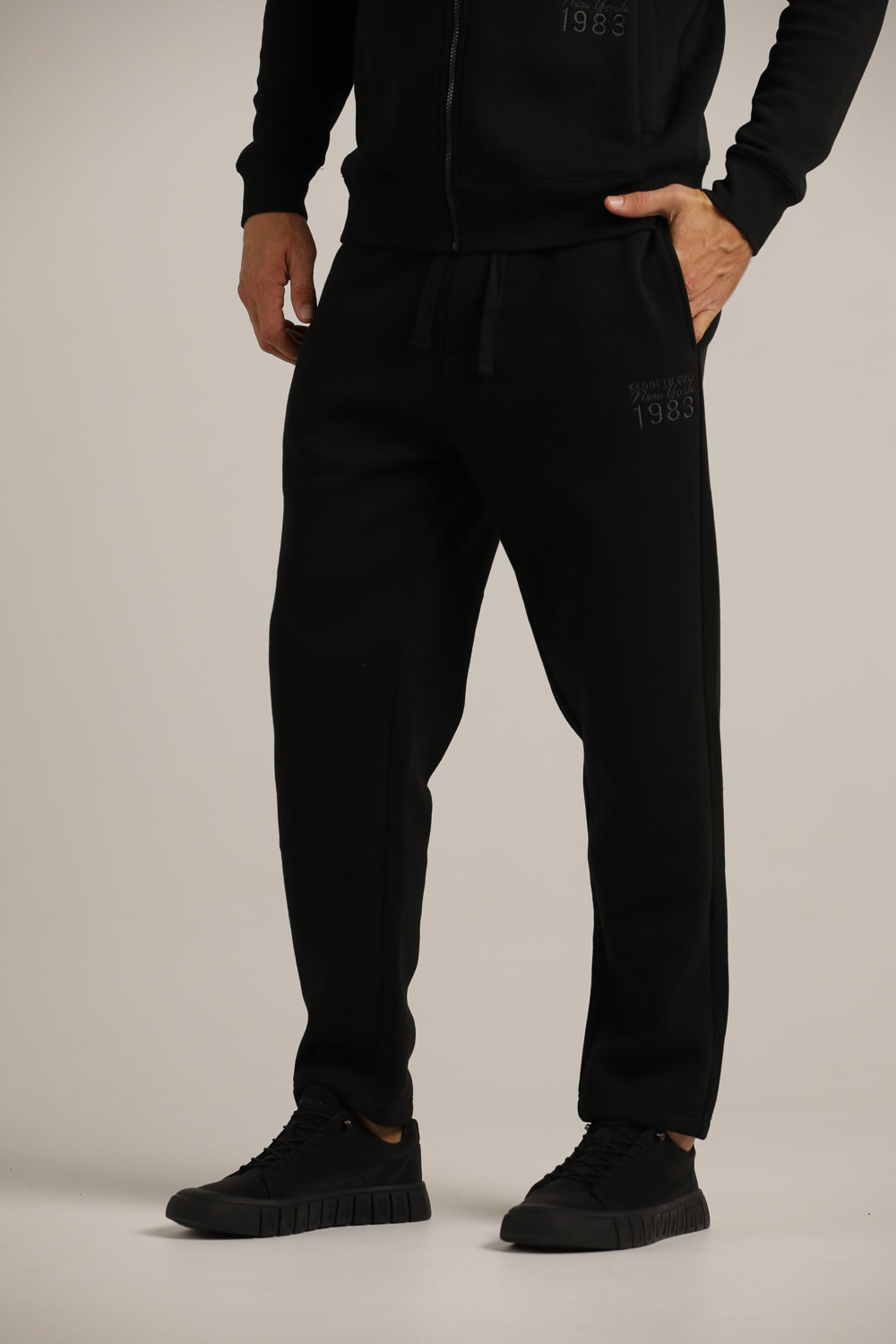 מכנסי טרנינג בגזרה ישרה | קנת קול