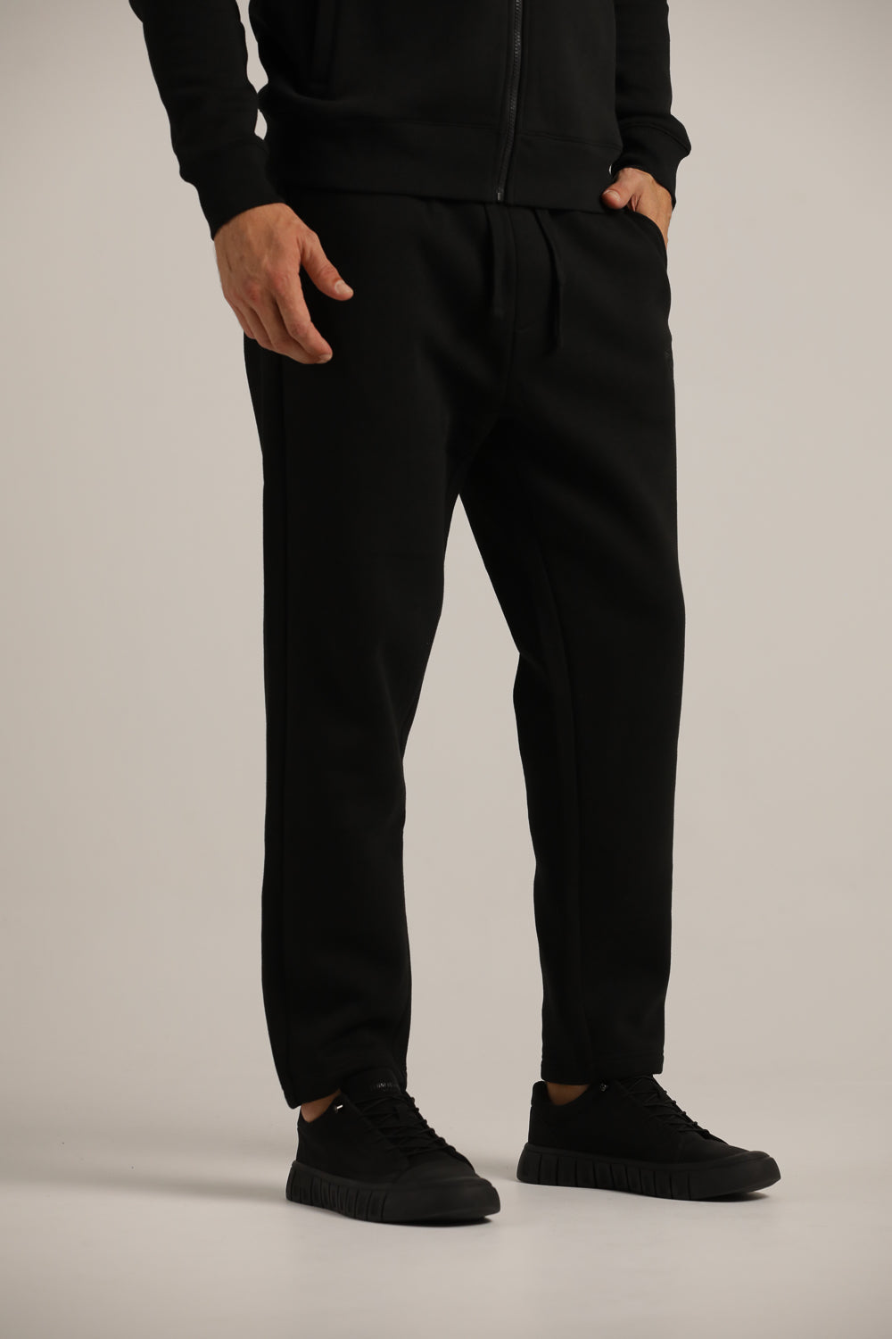 מכנסי טרנינג בגזרה ישרה | קנת קול