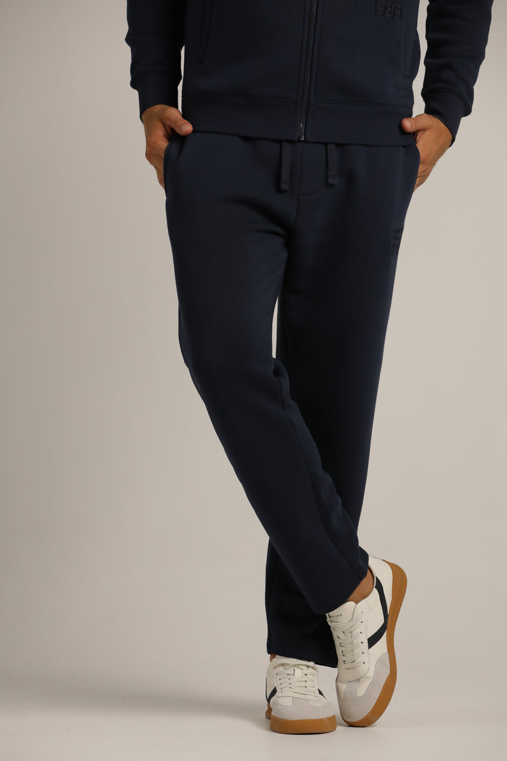 מכנסי טרנינג בגזרה ישרה | קנת קול